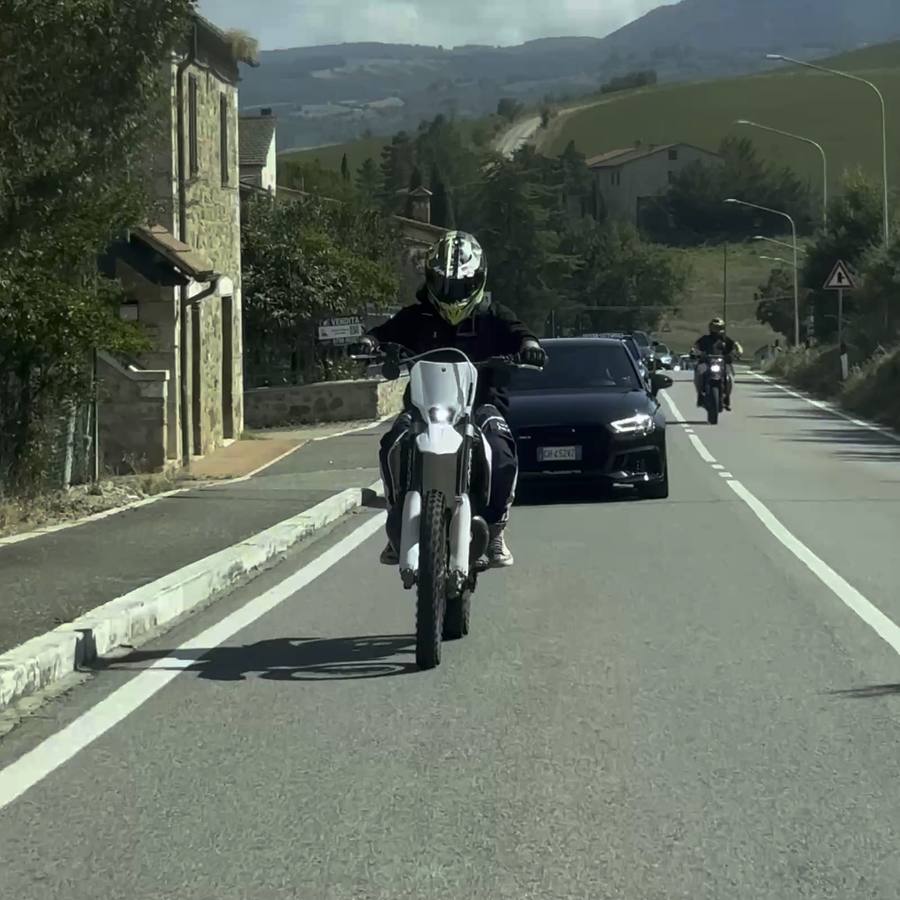 Andrea in moto